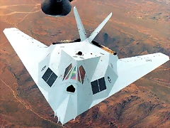 Lockheed F-117A NIghthawk de color gris que posteriormente se utilizo para el F-22 Raptor. Yo lo veo blanco. Lockheed F-117A NIghthawk de color gris que posteriormente se utilizo para el F-22 Raptor. Yo lo veo blanco.