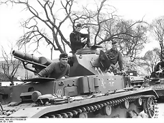 soldados de la 11 Divisin Panzer Bundesarchiv_Bild_101I-770-0280-20,_Jugoslawien,_Panzer_IV