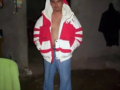 Aqui enseñando un poquito de mi panzita. Aqui enseñando un poquito de mi panzita.