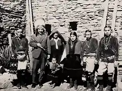Albert Einsten con un grupo de indios nativos americanos