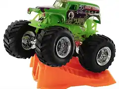 2016 33 gravedigger toy