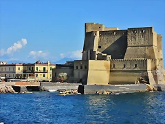 Castell del Ovo en la costa de Npoles.