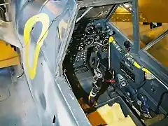 cockpit3_432x600