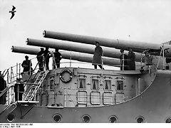 Bundesarchiv_Bild_183-2008-0421-500,_Panzerschiff_'Deutschland',_Adolf_Hitler