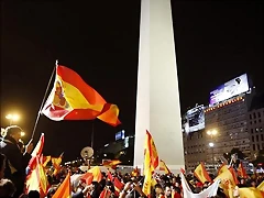 Obelisco con bandera espaola