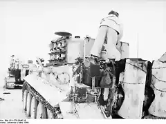 Bundesarchiv_Bild_101I-279-0946-16,_Russland,_bei_Witebsk,_Panzer_VI_(Tiger_I)-L