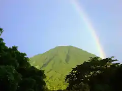 El volcn y el arco iris
