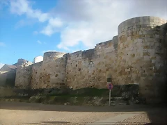 800px-Murallas_de_Zamora 800px-Murallas_de_Zamora