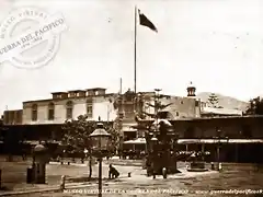 Palacio de gobierno de Lima, con bandera chilena al tope