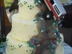 off-roading-wedding-cake