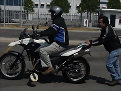 moto con rueditas moto con rueditas