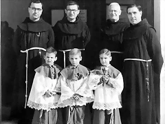 franciscanos cullera con tres acolitos franciscanos cullera con tres acolitos