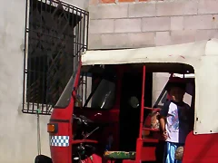 Giovanny junto a la moto Giovanny junto a la moto