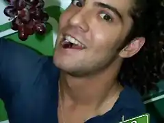 comiendo uvas