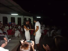 Hugo y Mara bailando sevillanas 24