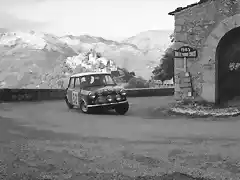 mini-cooper-racing-at-1965-rallye-monte-carlo