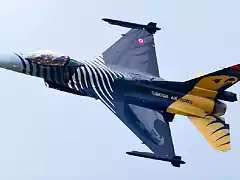 29.-Turkish-Air-Force-F-16-Demo_Image-Source-Katsuhiko-Tokunaga-codeonemagazine-758x396