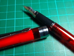 Pluma BEL BOL translucida roja P S M 3 ? -3