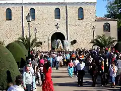 saliendo de la ermita para la procesin