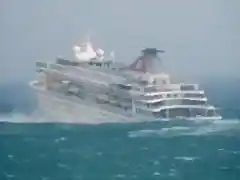 buque  en tormenta 2