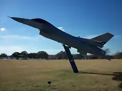 F-16 000
