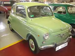 SEAT 600