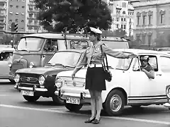 Madrid - Plaza de Col?n, Polizistin regelt den Verkehr,1974