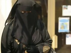 Mujer-vestida-burka_EDEIMA20101221_0019_7 Mujer-vestida-burka_EDEIMA20101221_0019_7