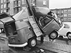 vw-bus-t1-kastenwagen-unfall
