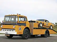 mump_0908_trib_07_z+1970_ford_mustang_BOSS_302_and_ford_c_series_truck_hauler+