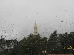 06, Ftima entre lluvia, marca