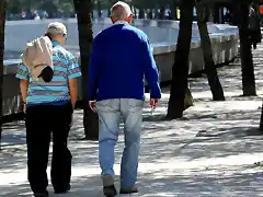 pensionistas paseando