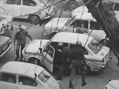 grises__registrando__coches1971_desde__la_ocupacion_de__seat_la__policia_registro_durante__meses[1]