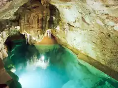 Lac-de-minuit-Grotte-TRABUC-Gard-France-Paysage