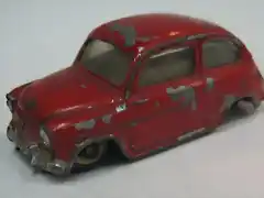 3b Fiat 600 rojo ruedas de goma