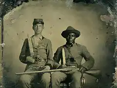 El sargento de la Confederacin del Sur Andrew Martin Chandler con su esclavo Silas Chandler