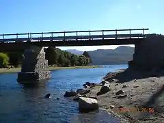 puente de La Angostura, fondo L. Moquehue