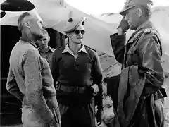 El general Wilhem Ritter von Thomas rinde el Afrikacorps al general Bernard Montgomery