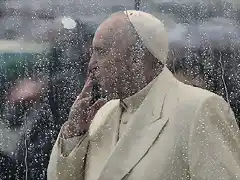 16, el Papa y la lluvia