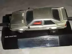 Audi Quattro cromo, y con peana tipo M1 20 aniversario