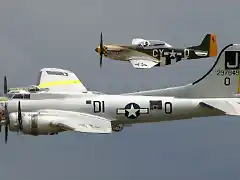 Bombardero B-17 y caza P-51