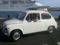 Seat 600 en el puerto