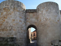 puerta-de-dona-urraca-g