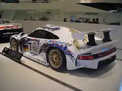 1280px-Porsche_911_GT1_1996_(38848709340)