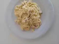 Esoaguetis con mantequilla y queso