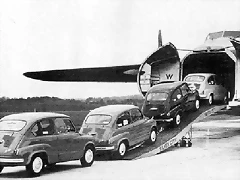 fiat-600-on-way-to-australia_79908348 (1)