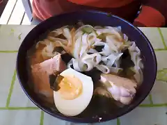 Sopa japonesa de fideos y huevo