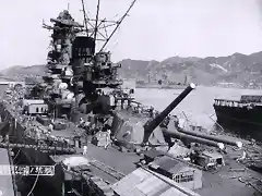 Yamato_battleship_under_construction