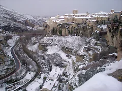 Nevada en Cuenca con Casas Colgadas al fondo