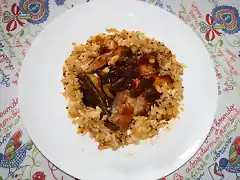 Caballa a la moruna con corona de arroz al curry